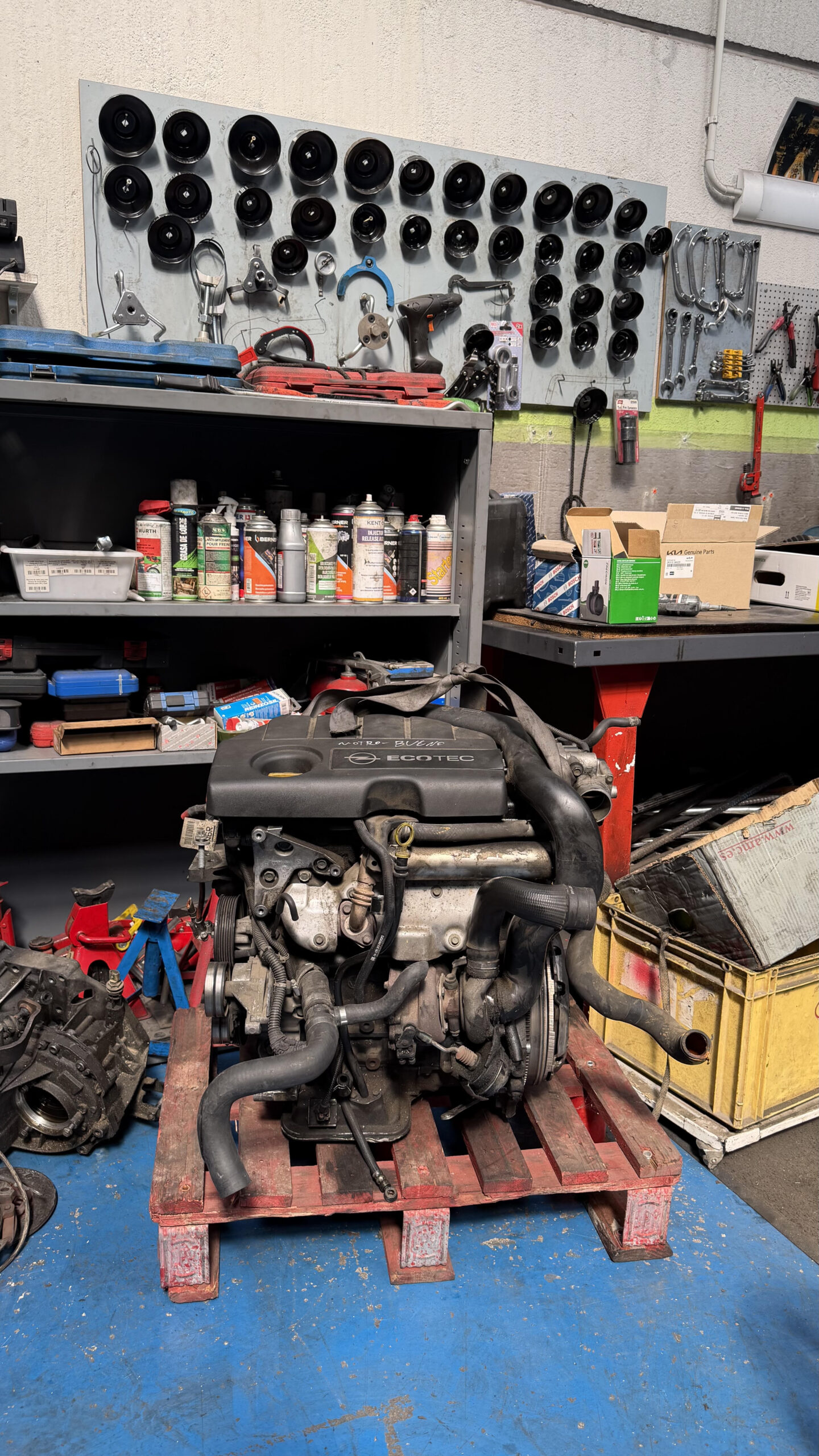 Cambio de motor PureTech en el taller Segimón Automoció, Barcelona y Vallès